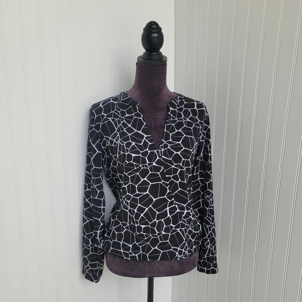 Jennifer Lopes Women’s Top Blouse Animal Print Black White Gold Print V-Neck M